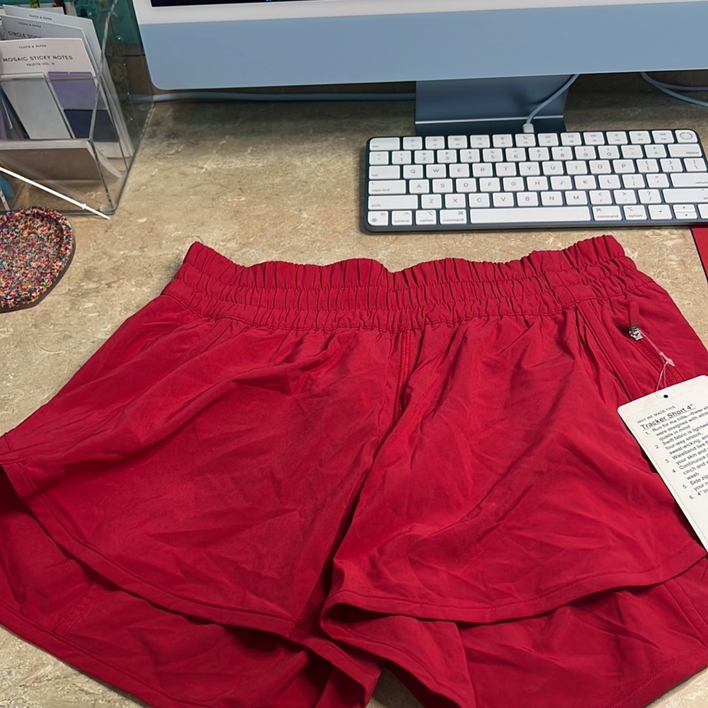 Lululemon tracker shorts in long